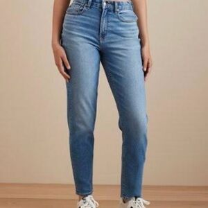 American Eagle Outfitters Light Blue Mom jean
